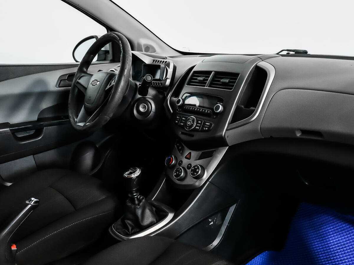 Chevrolet Aveo с пробегом — 2014 год. Фото: #10