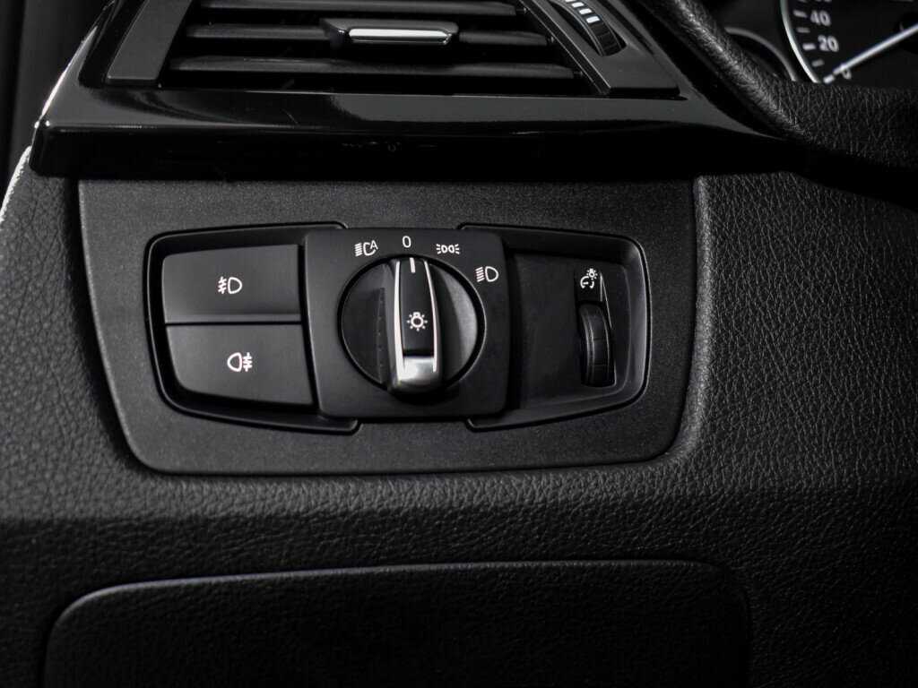 BMW 3 серии с пробегом — 2017 год. Фото: #9