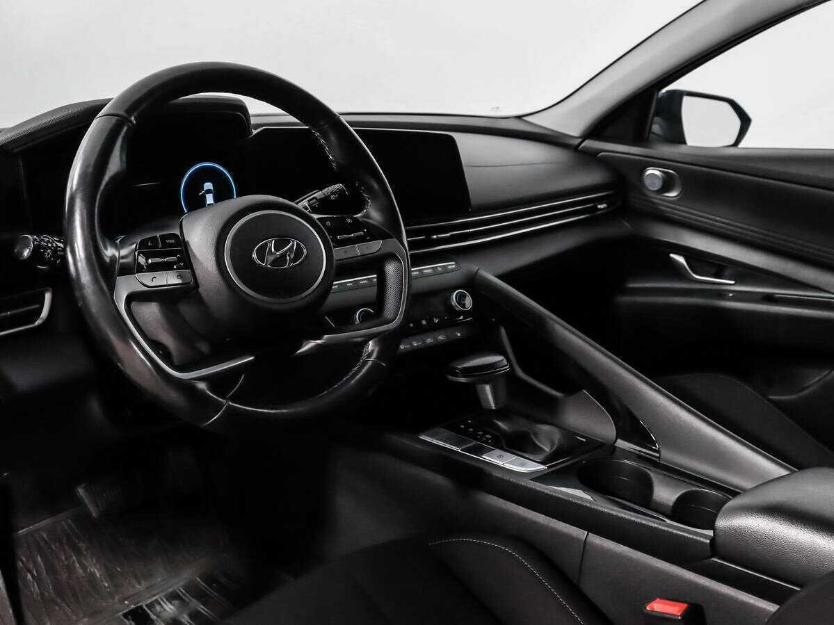 Hyundai Elantra с пробегом — 2021 год. Фото: #8