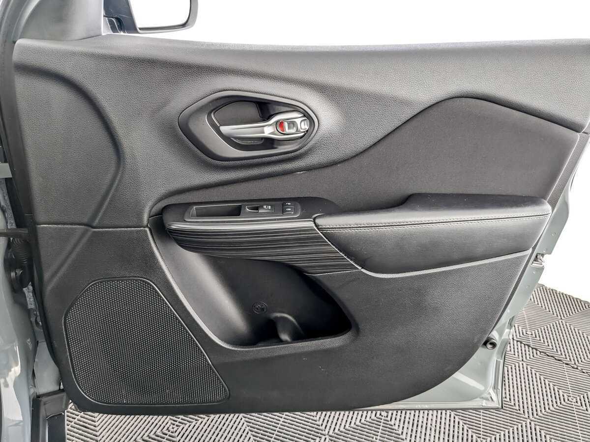 Jeep Cherokee с пробегом — 2014 год. Фото: #21