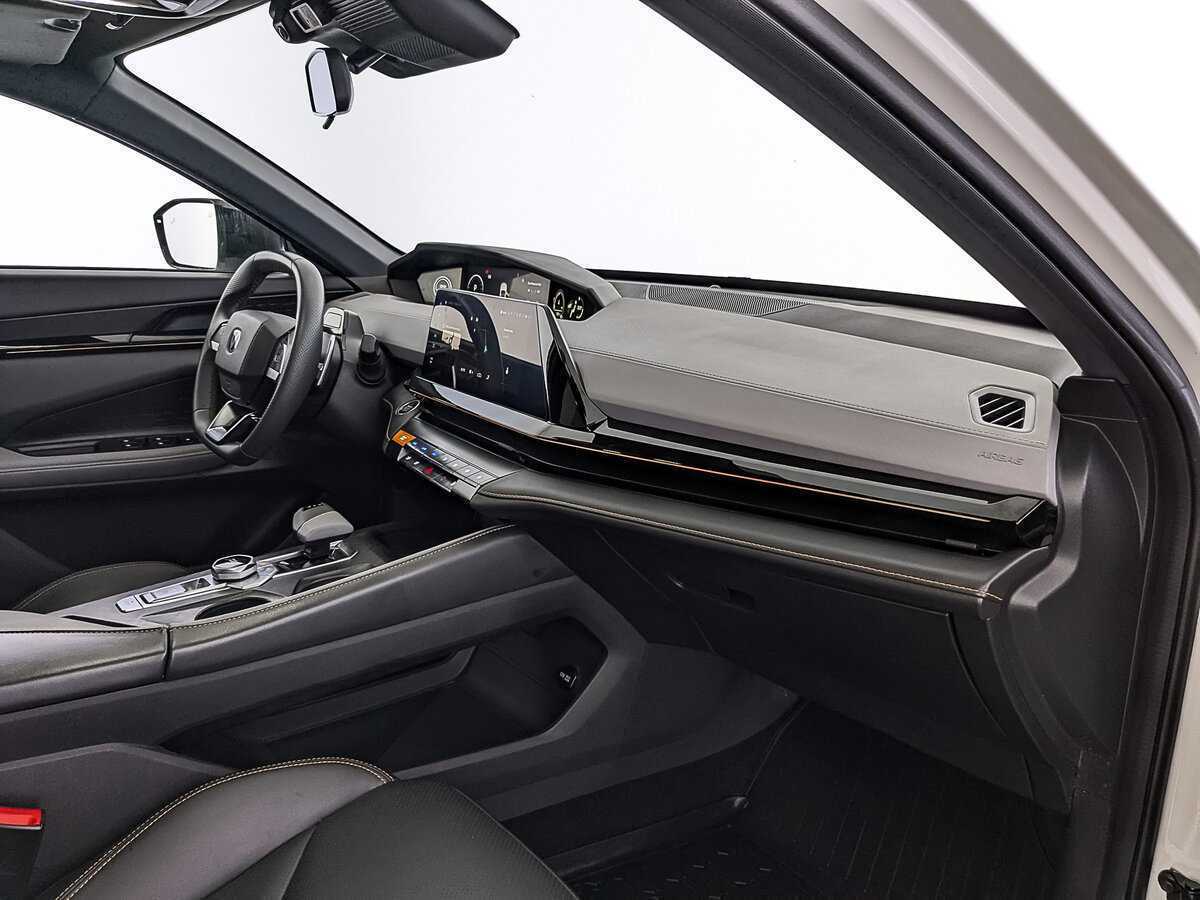 Changan UNI-V с пробегом — 2023 год. Фото: #12