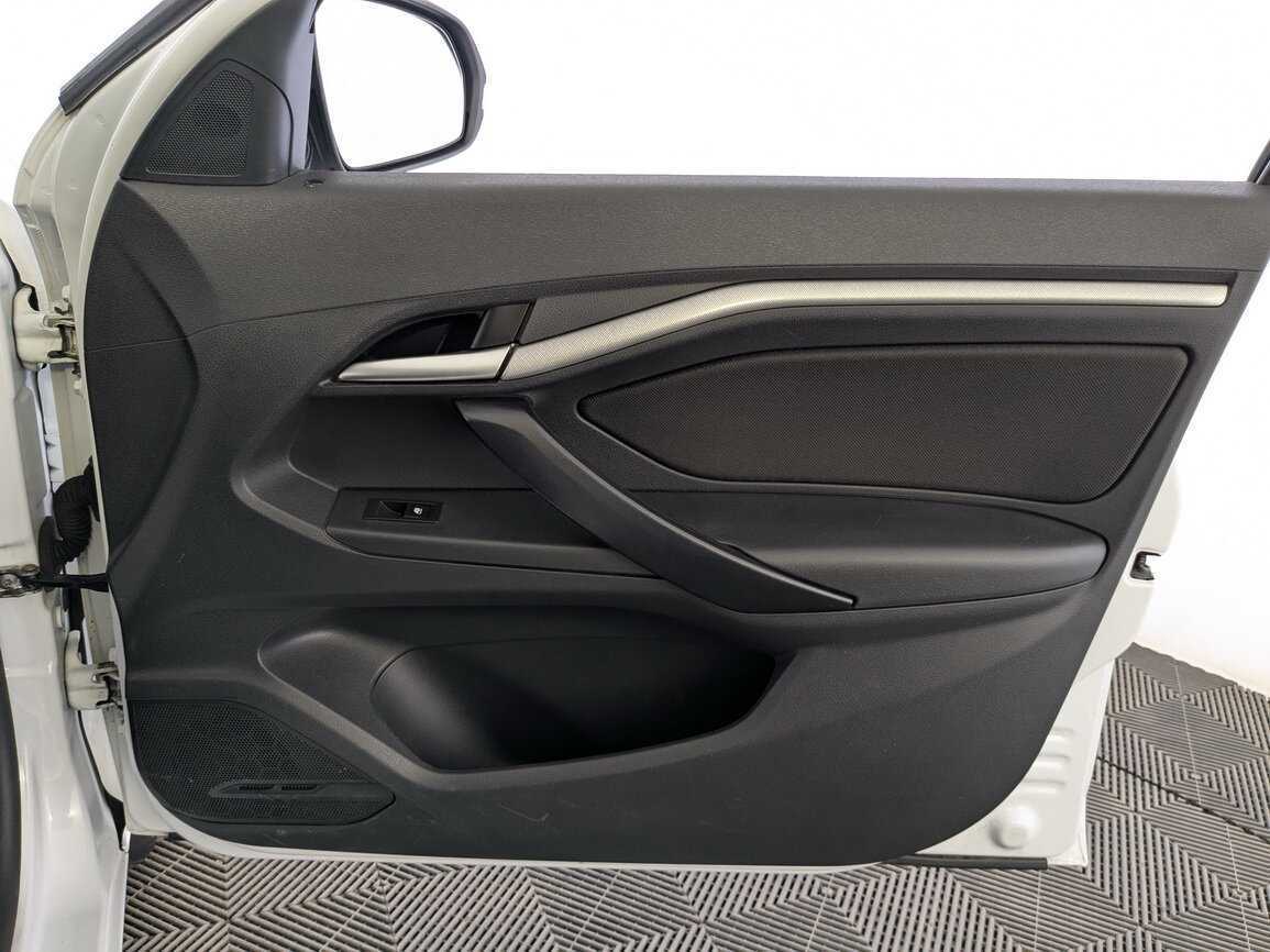 Lada (ВАЗ) Vesta с пробегом — 2016 год. Фото: #19