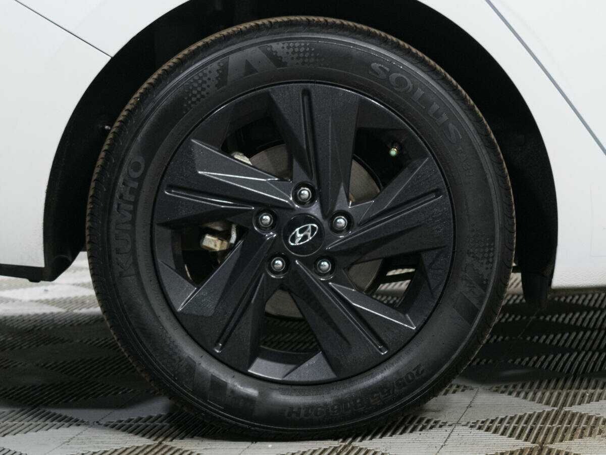 Hyundai Elantra с пробегом — 2021 год. Фото: #18