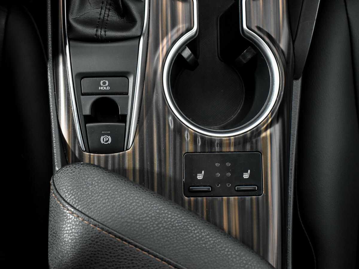 Toyota Camry с пробегом — 2020 год. Фото: #7