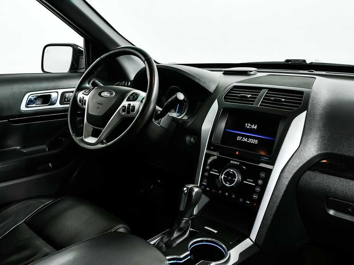 Ford Explorer с пробегом — 2015 год. Фото: #8