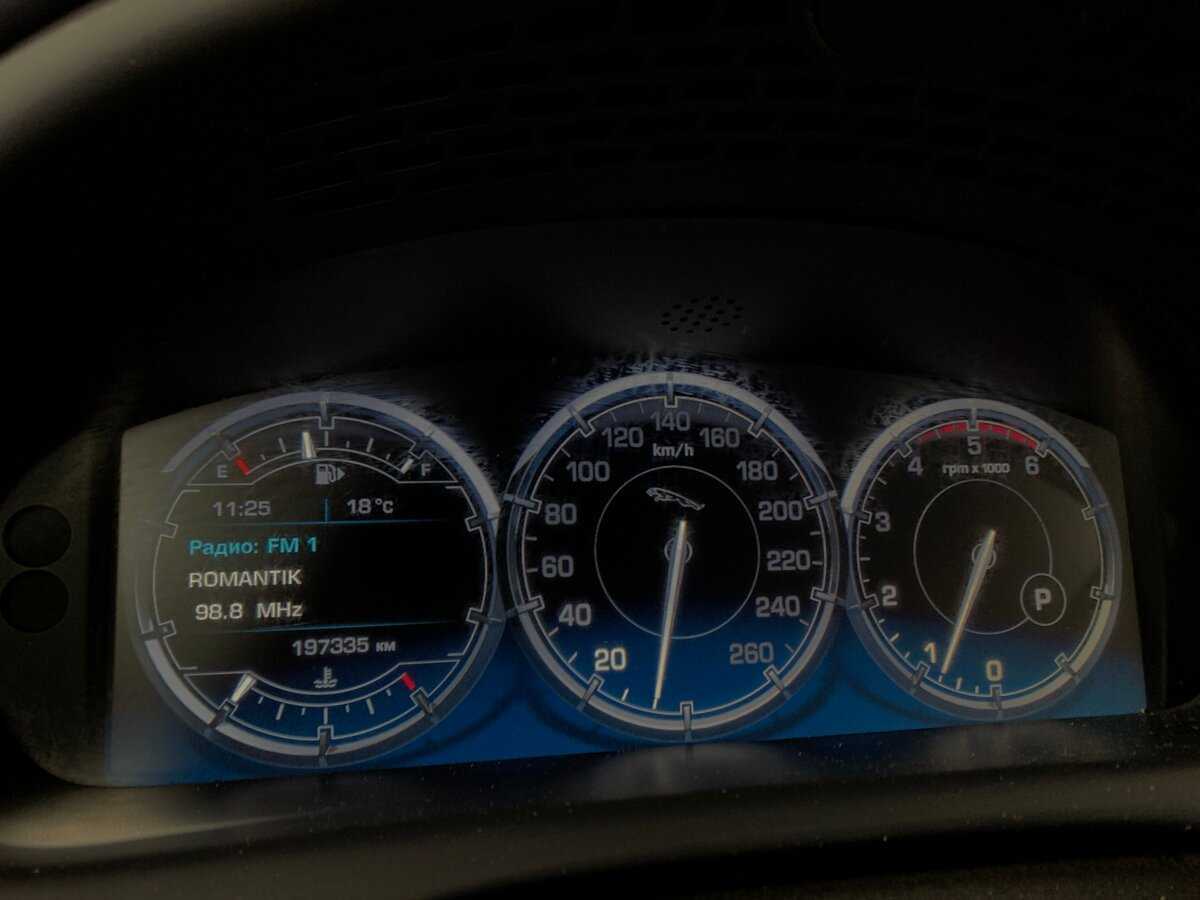 Jaguar XJ с пробегом — 2012 год. Фото: #14