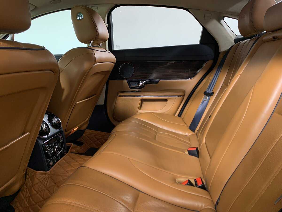 Jaguar XJ с пробегом — 2012 год. Фото: #19