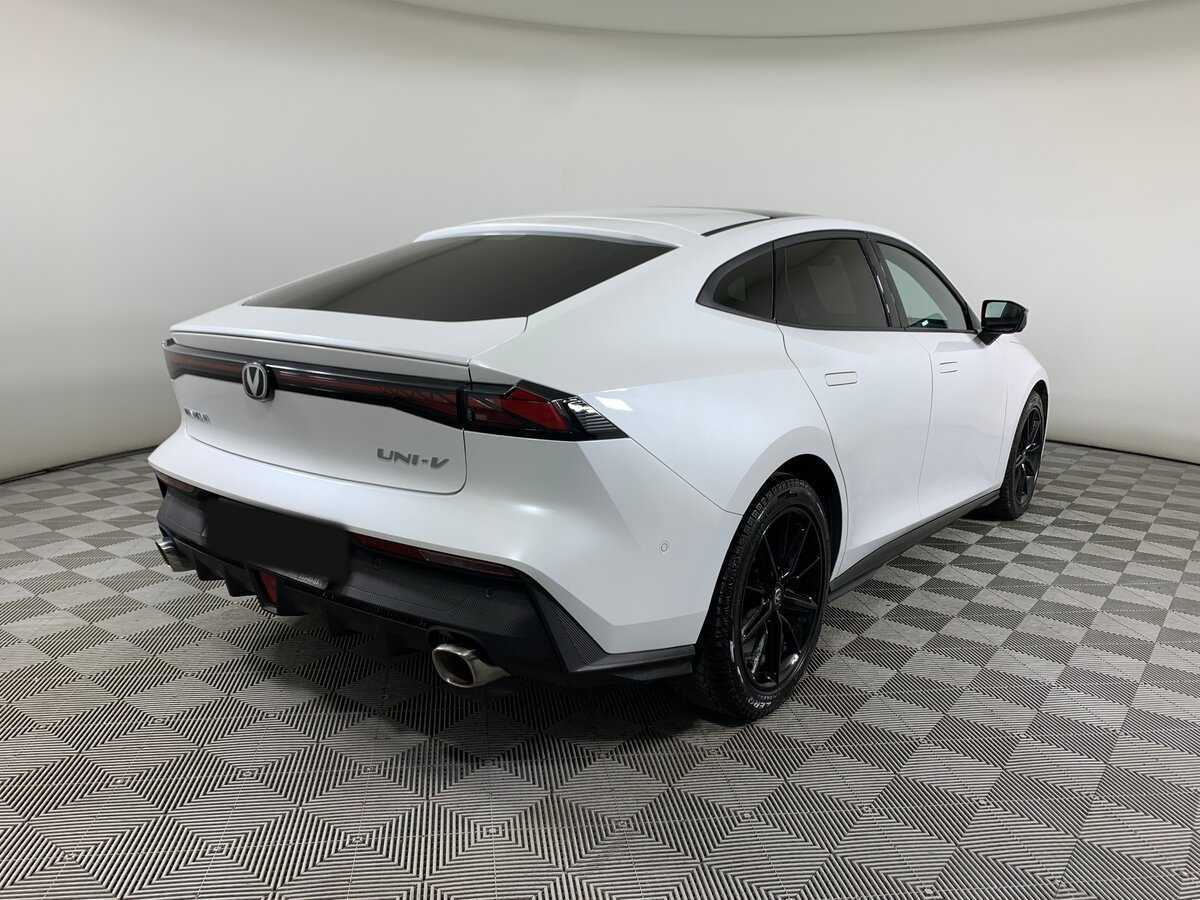 Changan UNI-V с пробегом — 2024 год. Фото: #4