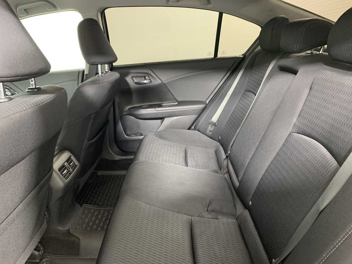 Honda Accord с пробегом — 2013 год. Фото: #16