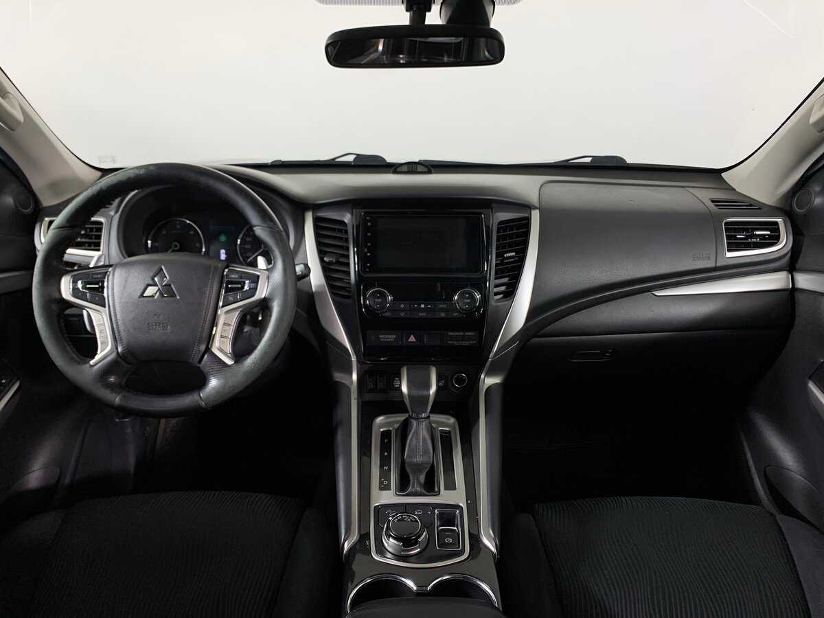 Mitsubishi Pajero Sport с пробегом — 2018 год. Фото: #12