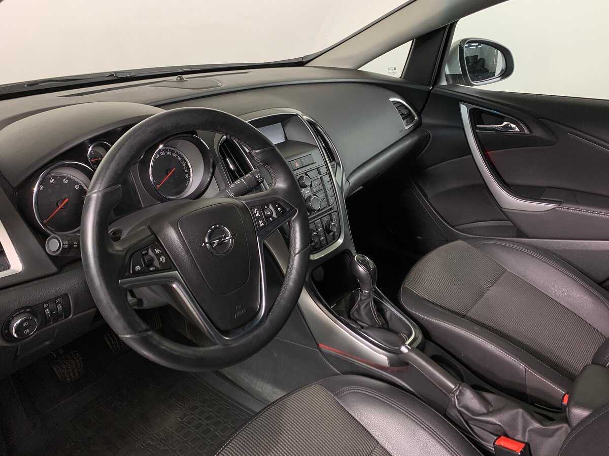 Opel Astra с пробегом — 2012 год. Фото: #11