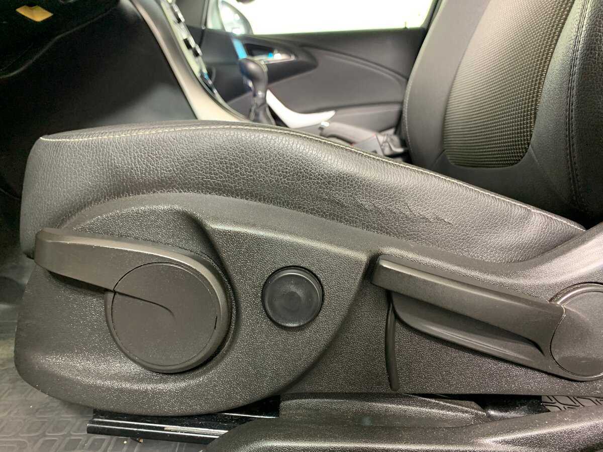 Opel Astra с пробегом — 2012 год. Фото: #16