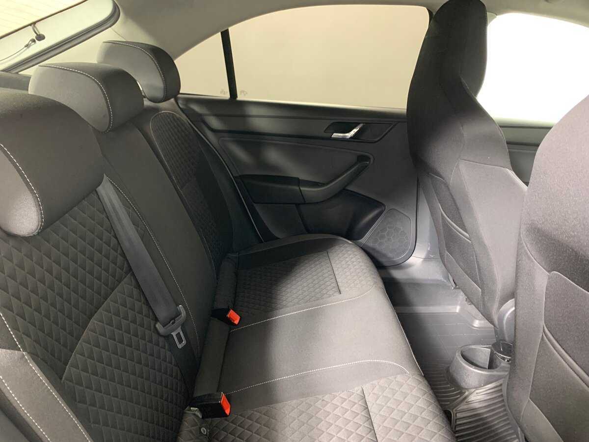 Skoda Rapid с пробегом — 2015 год. Фото: #16
