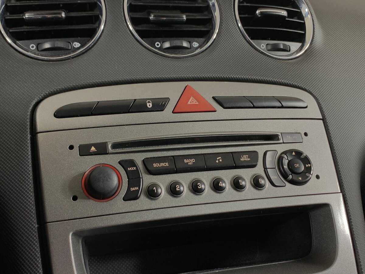 Peugeot 308 с пробегом — 2012 год. Фото: #15