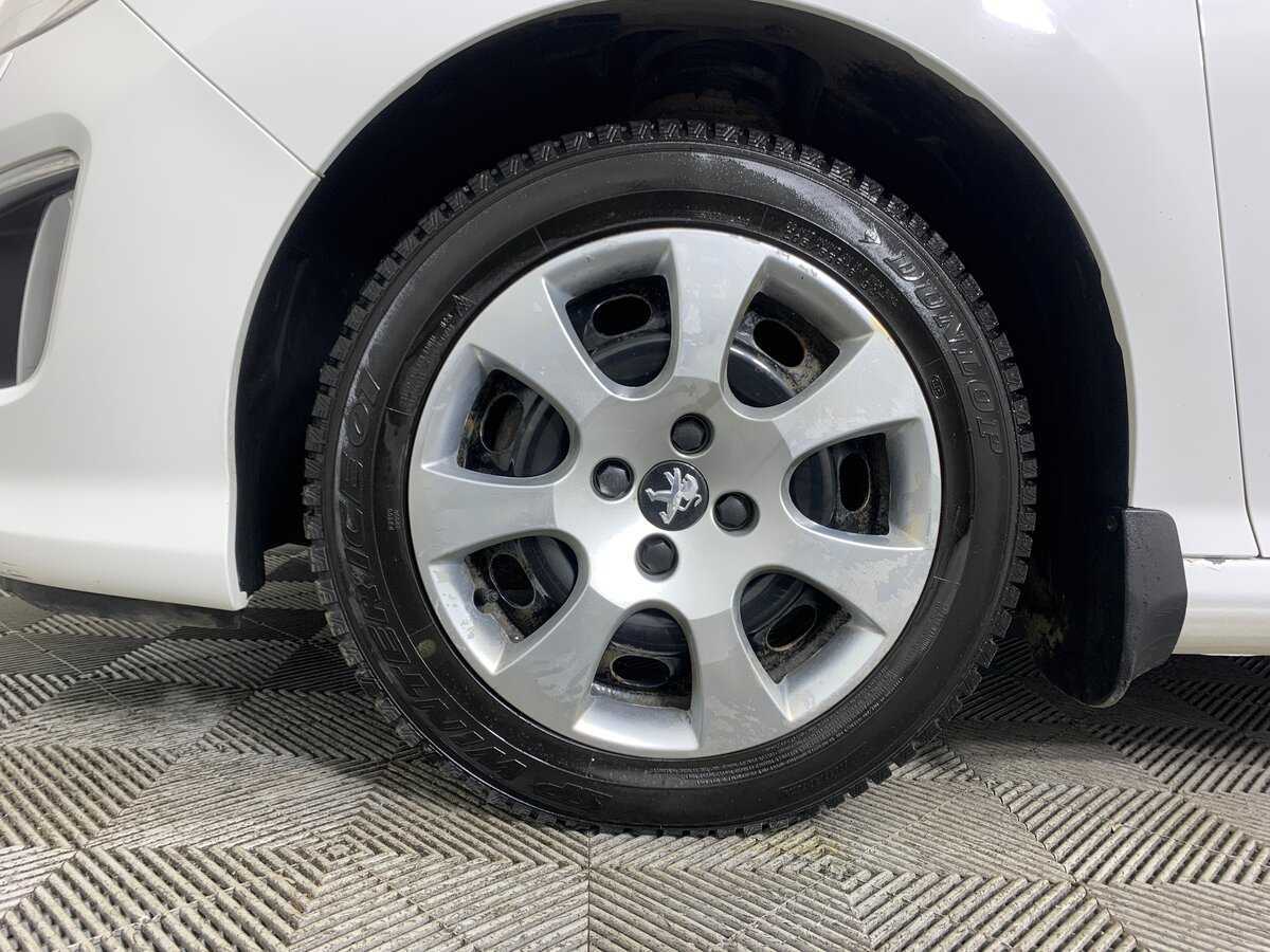 Peugeot 308 с пробегом — 2012 год. Фото: #8