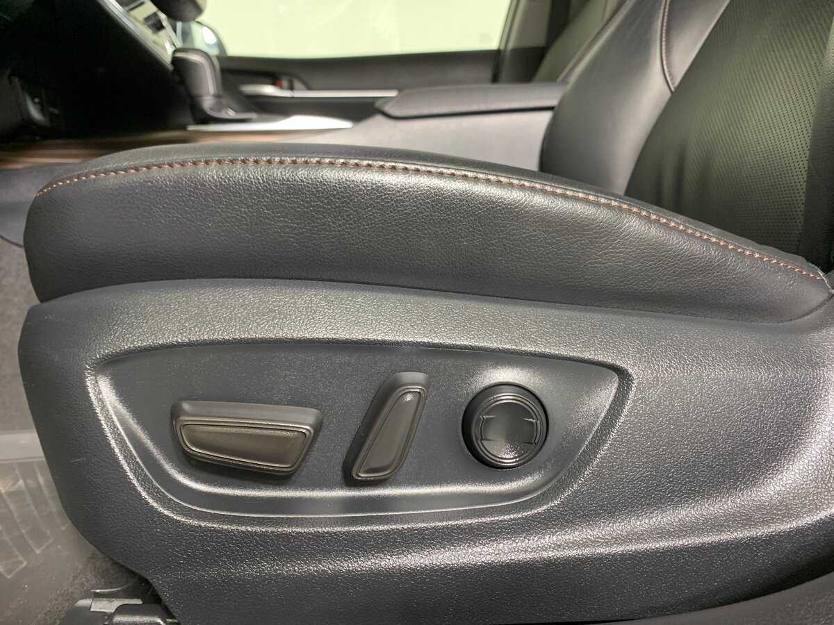 Toyota Camry с пробегом — 2020 год. Фото: #16