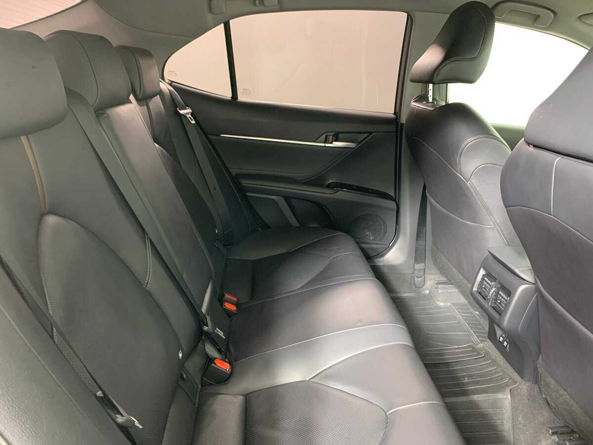 Toyota Camry с пробегом — 2020 год. Фото: #17