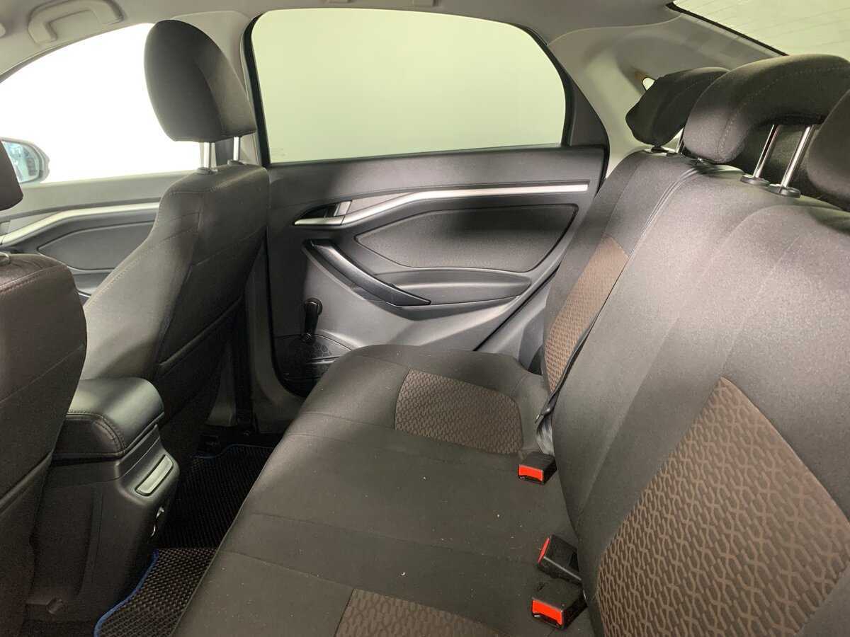 Lada (ВАЗ) Vesta с пробегом — 2019 год. Фото: #18