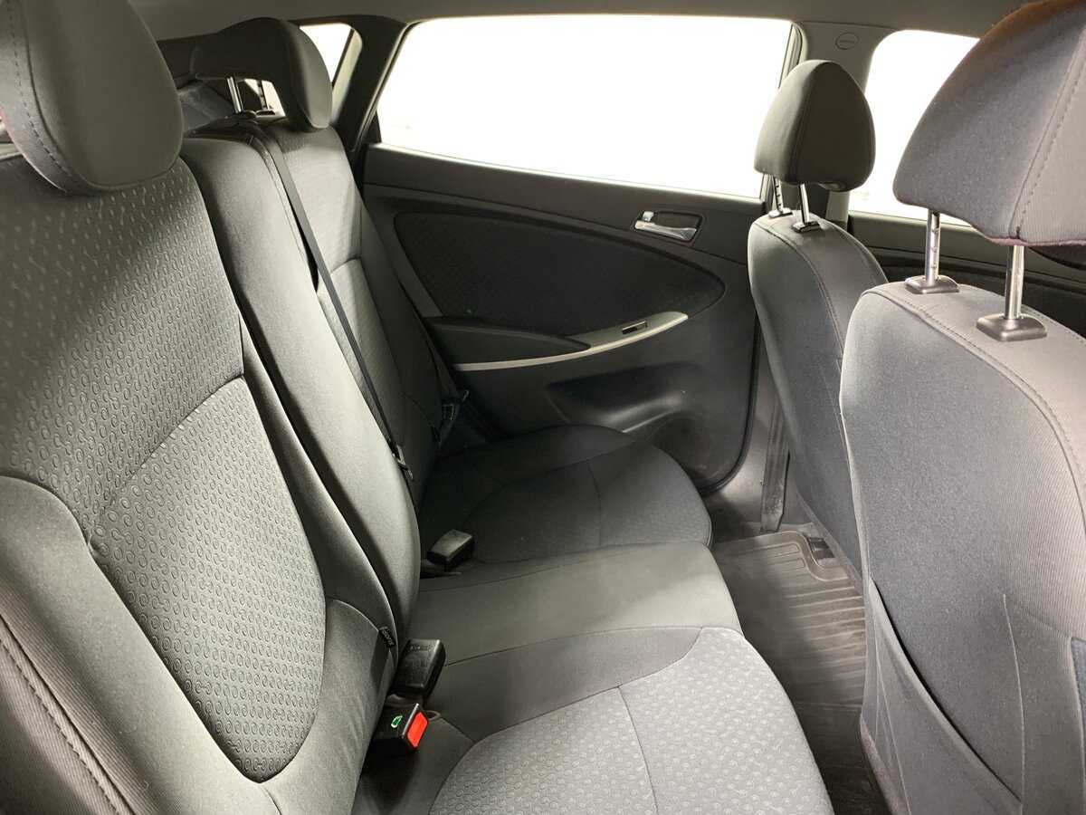 Hyundai Solaris с пробегом — 2012 год. Фото: #17