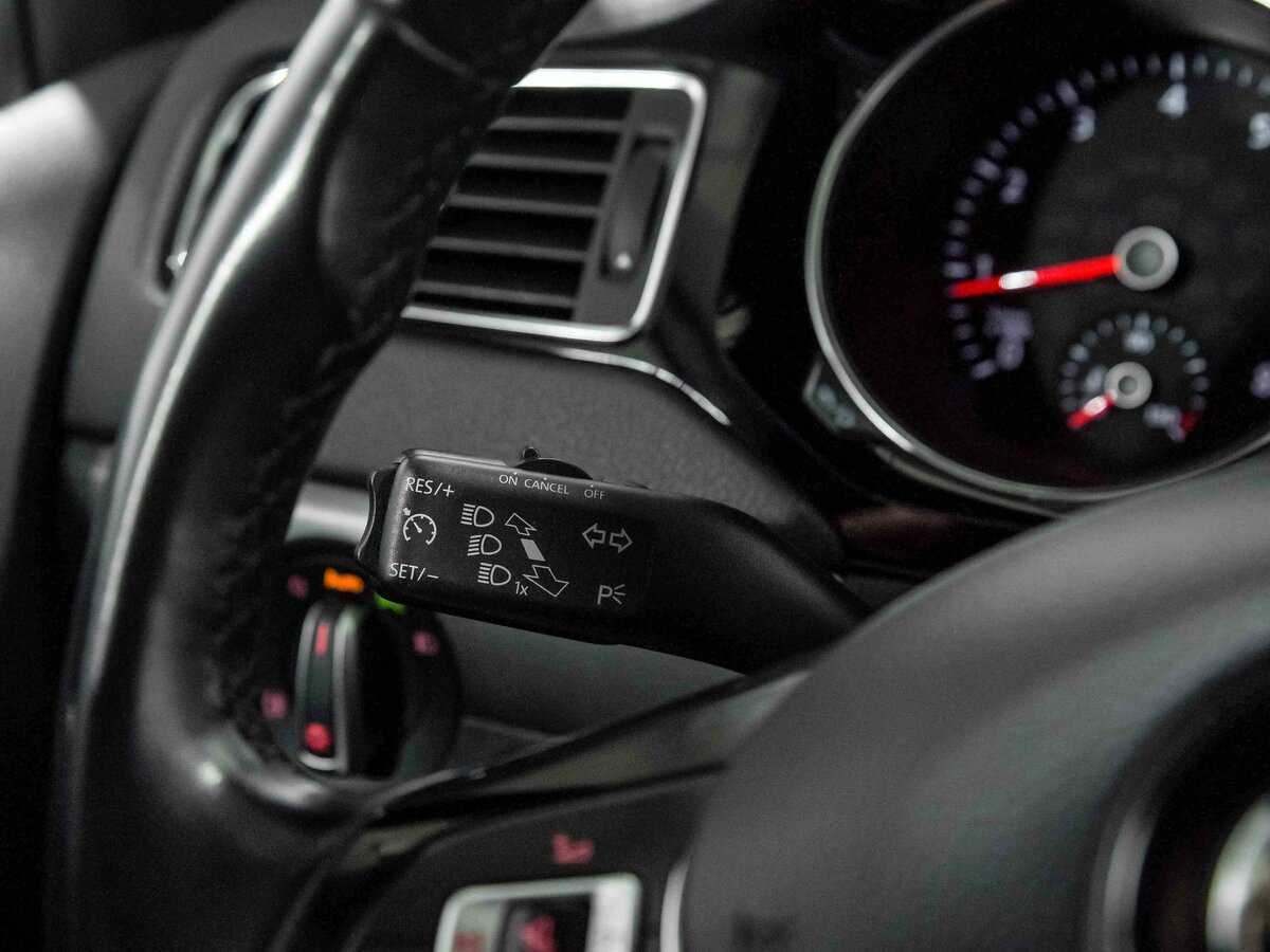 Volkswagen Jetta с пробегом — 2016 год. Фото: #6