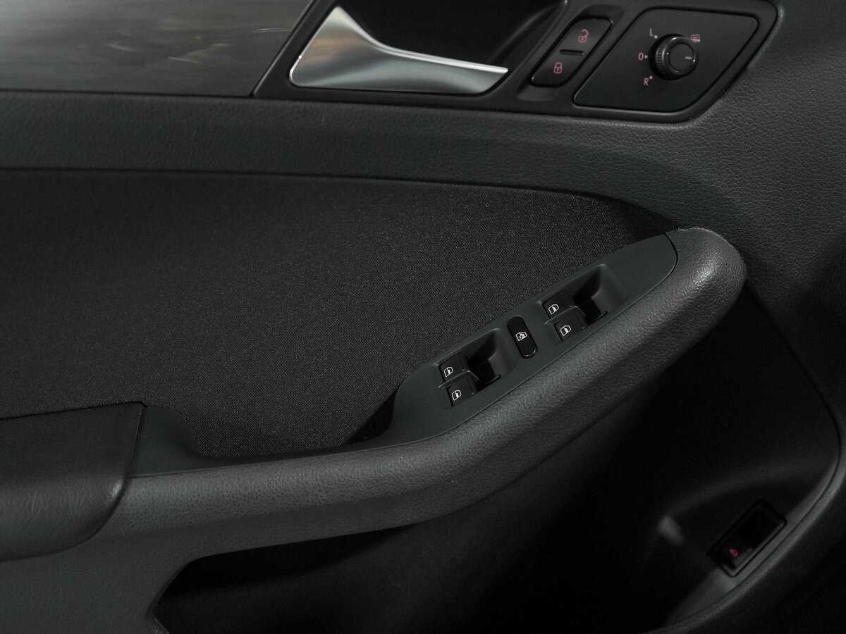 Volkswagen Jetta с пробегом — 2016 год. Фото: #9