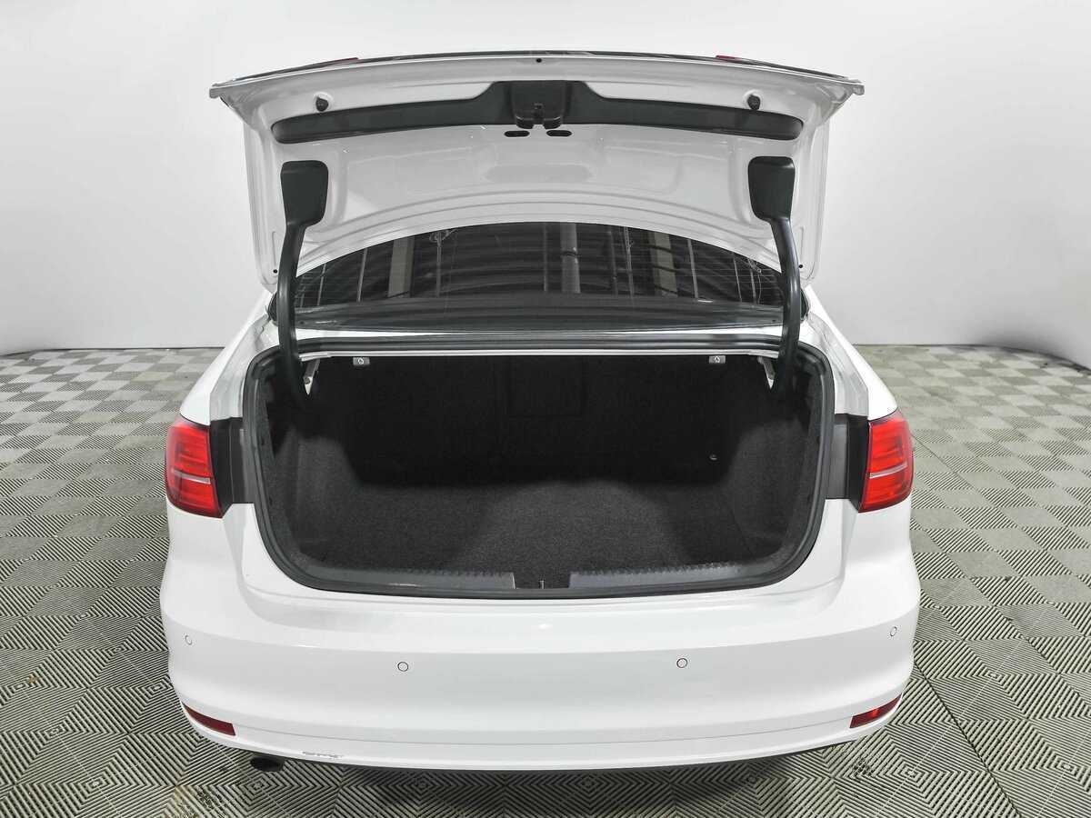 Volkswagen Jetta с пробегом — 2016 год. Фото: #14