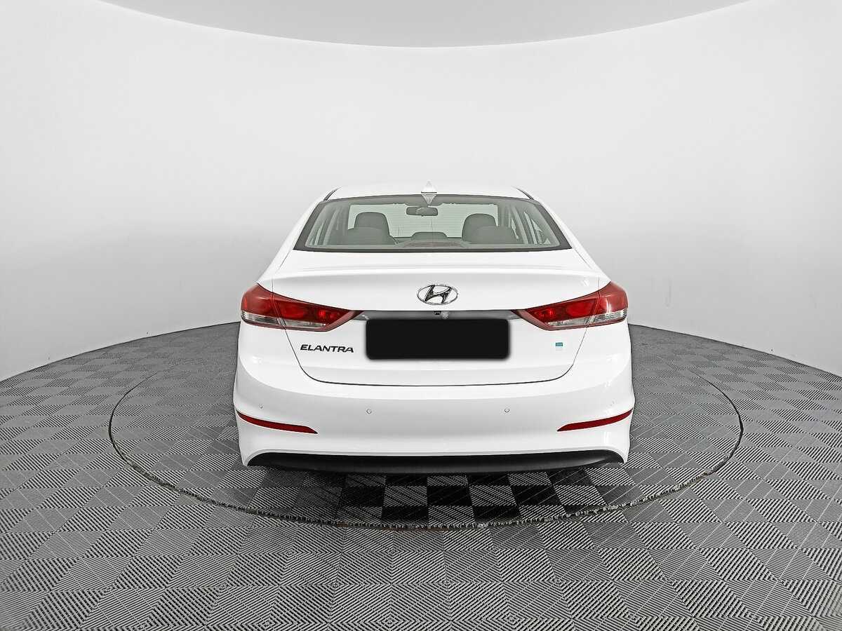 Hyundai Elantra с пробегом — 2017 год. Фото: #5