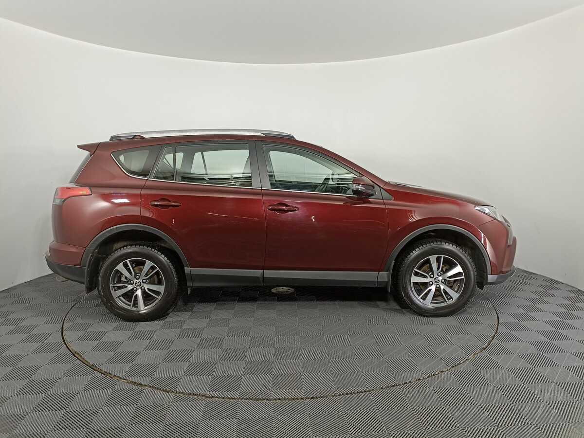 Toyota RAV4 с пробегом — 2018 год. Фото: #3