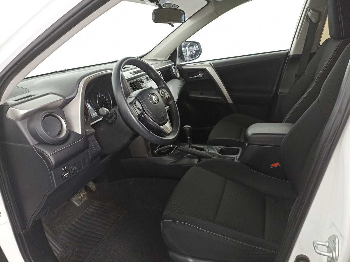 Toyota RAV4 с пробегом — 2017 год. Фото: #10