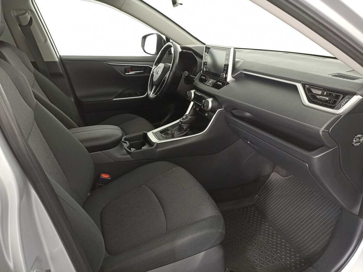 Toyota RAV4 с пробегом — 2019 год. Фото: #10