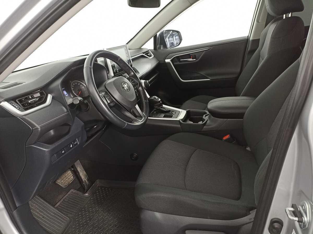 Toyota RAV4 с пробегом — 2019 год. Фото: #15