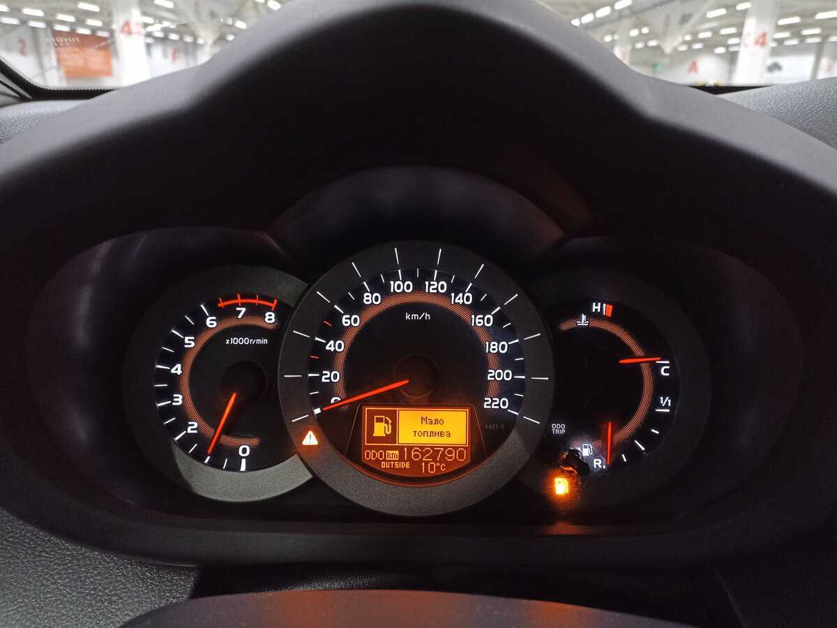 Toyota RAV4 с пробегом — 2012 год. Фото: #12