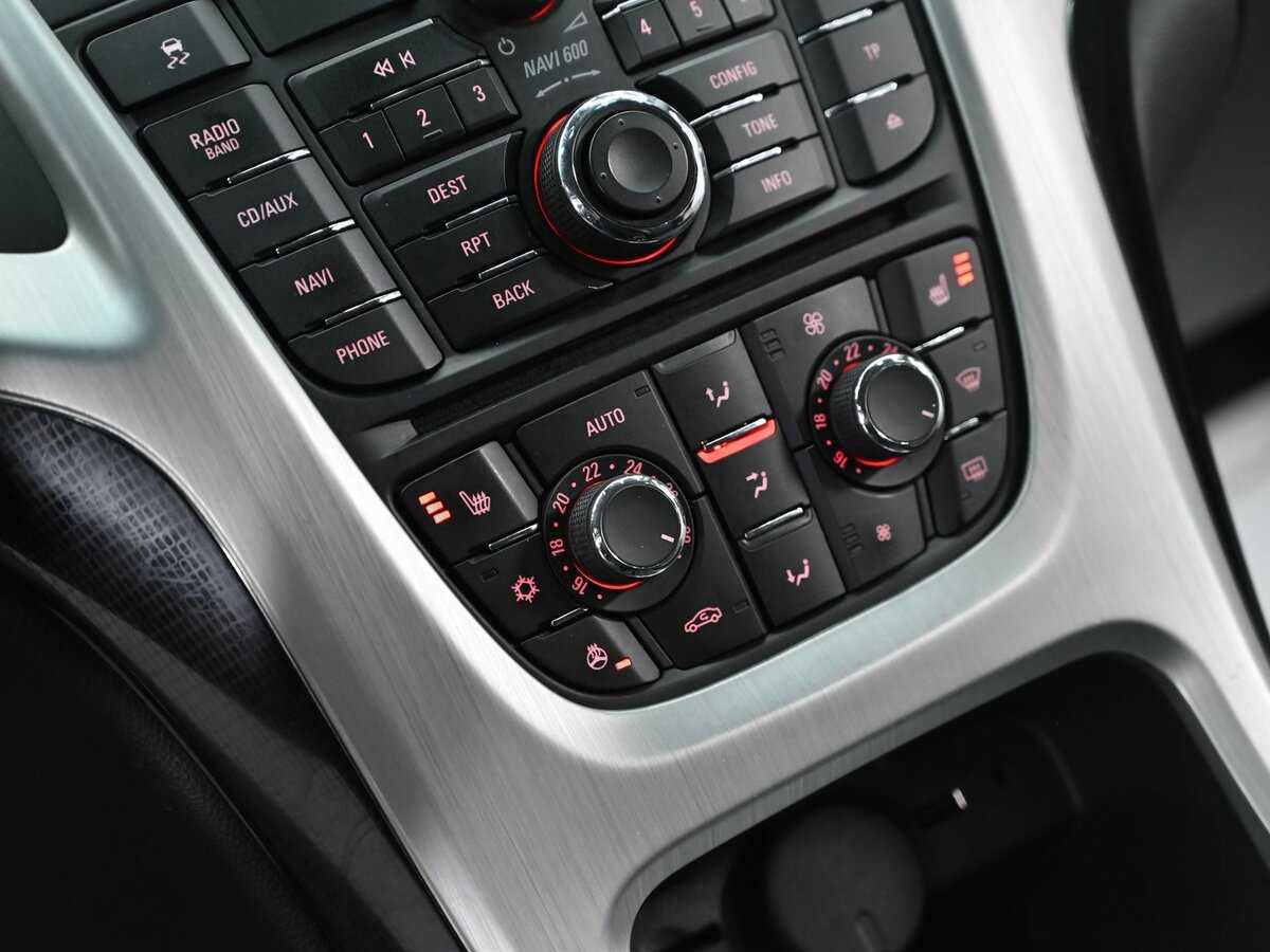 Opel Astra с пробегом — 2012 год. Фото: #9