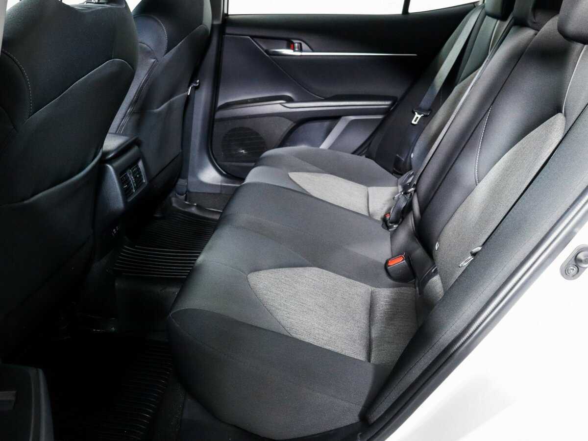 Toyota Camry с пробегом — 2021 год. Фото: #9
