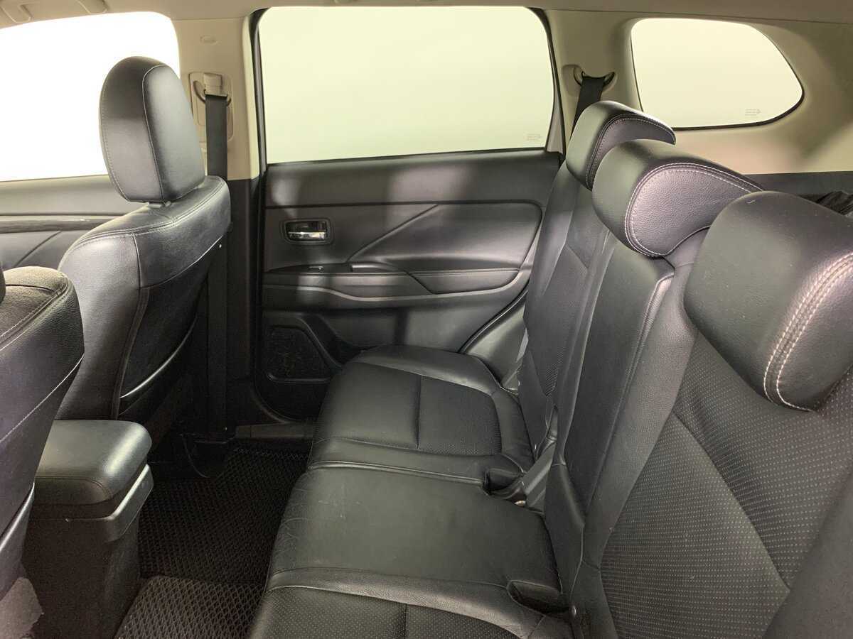Mitsubishi Outlander с пробегом — 2016 год. Фото: #18