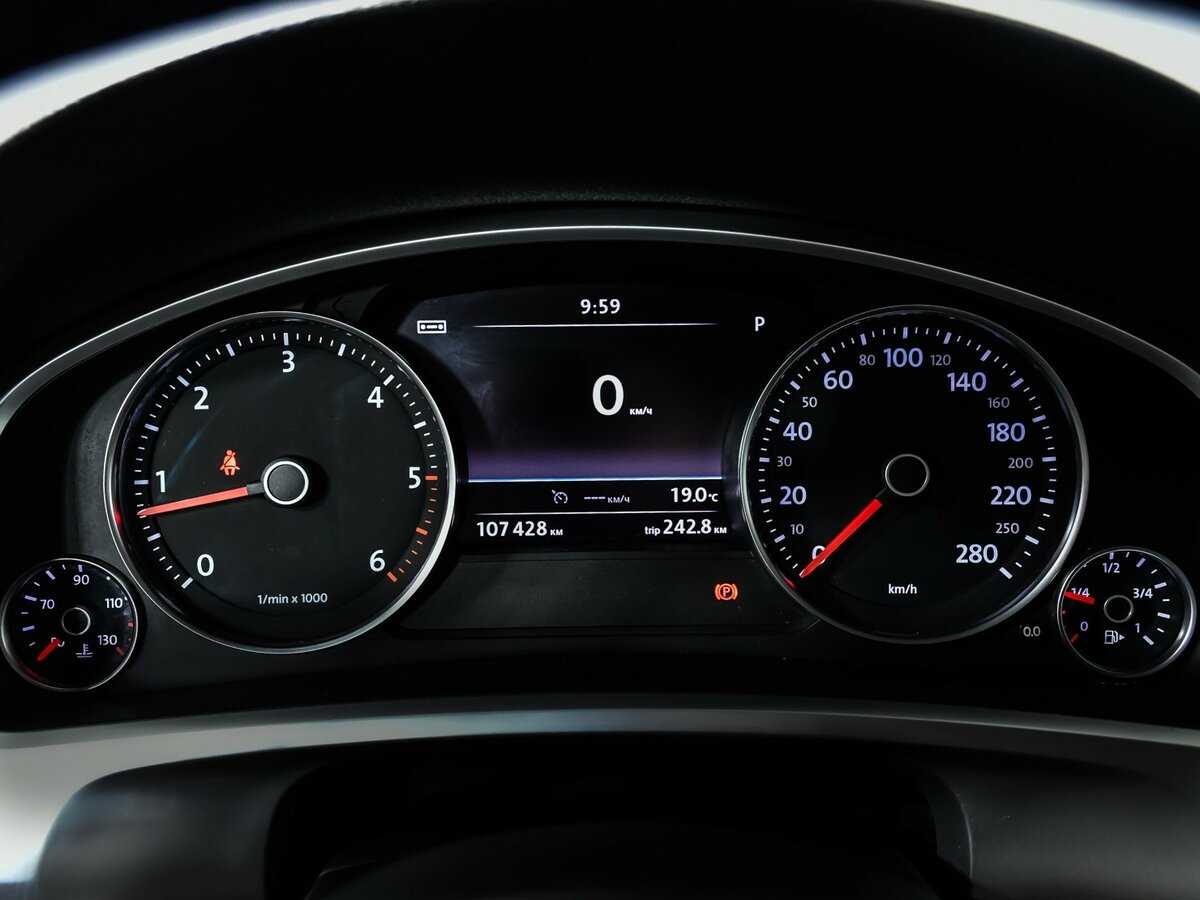 Volkswagen Touareg с пробегом — 2016 год. Фото: #9