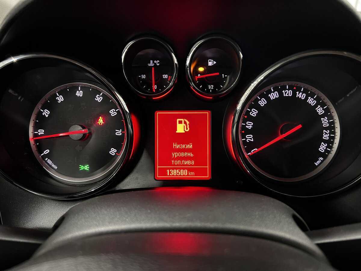 Opel Astra с пробегом — 2013 год. Фото: #12