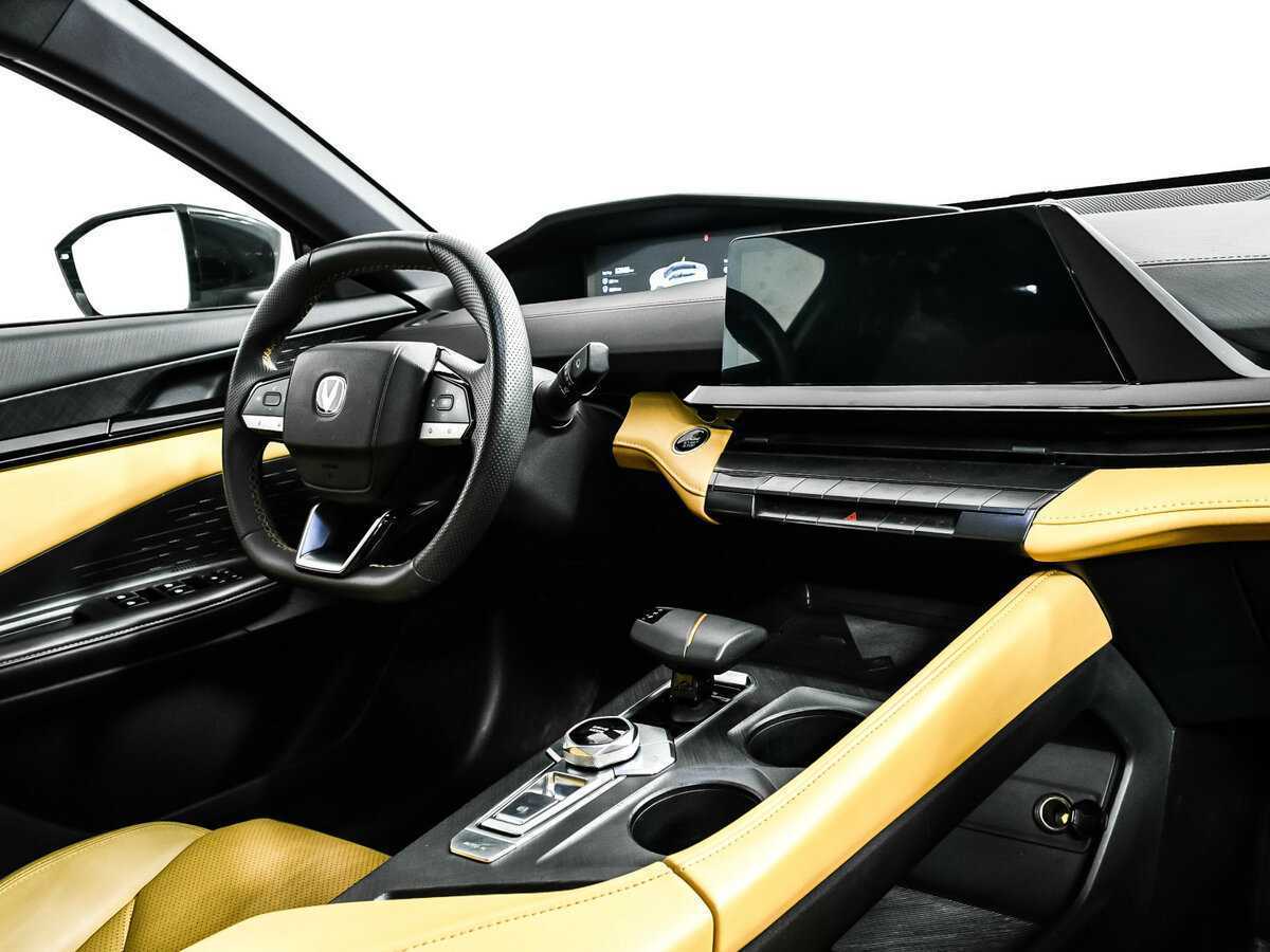 Changan UNI-V с пробегом — 2023 год. Фото: #8