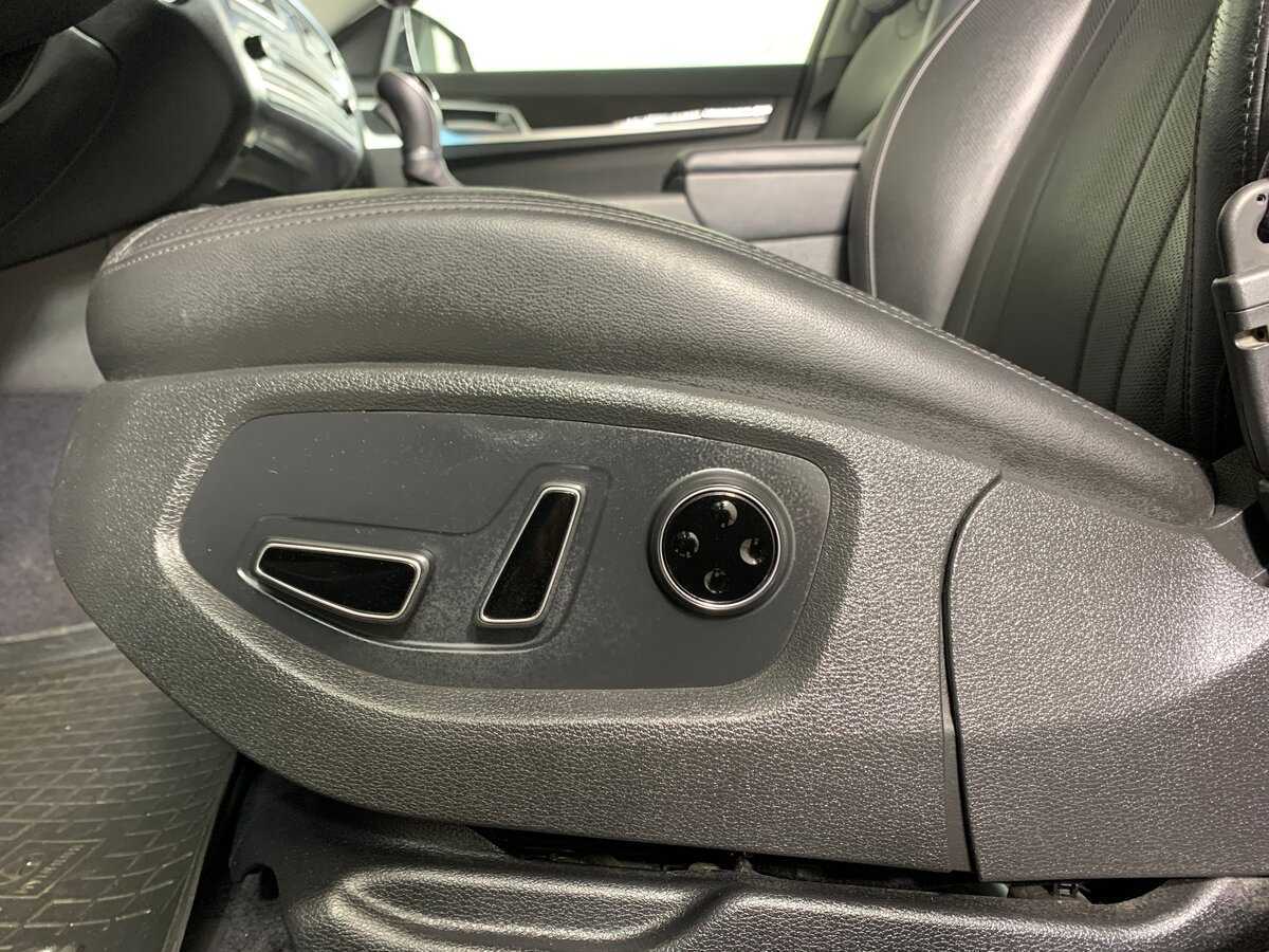 Hyundai Genesis с пробегом — 2016 год. Фото: #16