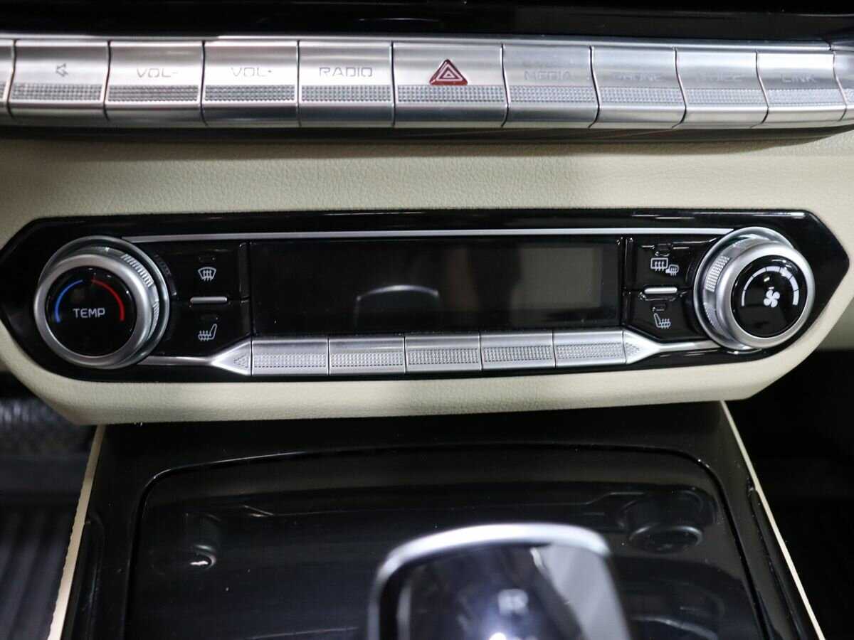 FAW Bestune T77 с пробегом — 2023 год. Фото: #19