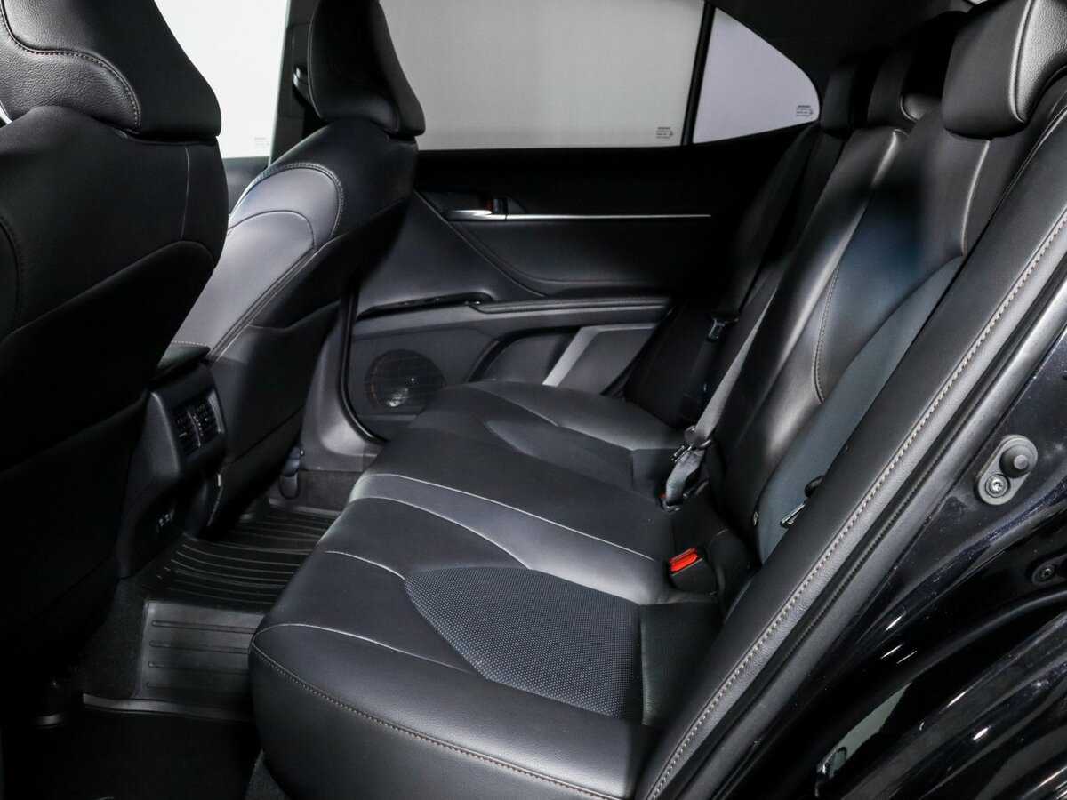 Toyota Camry с пробегом — 2018 год. Фото: #6