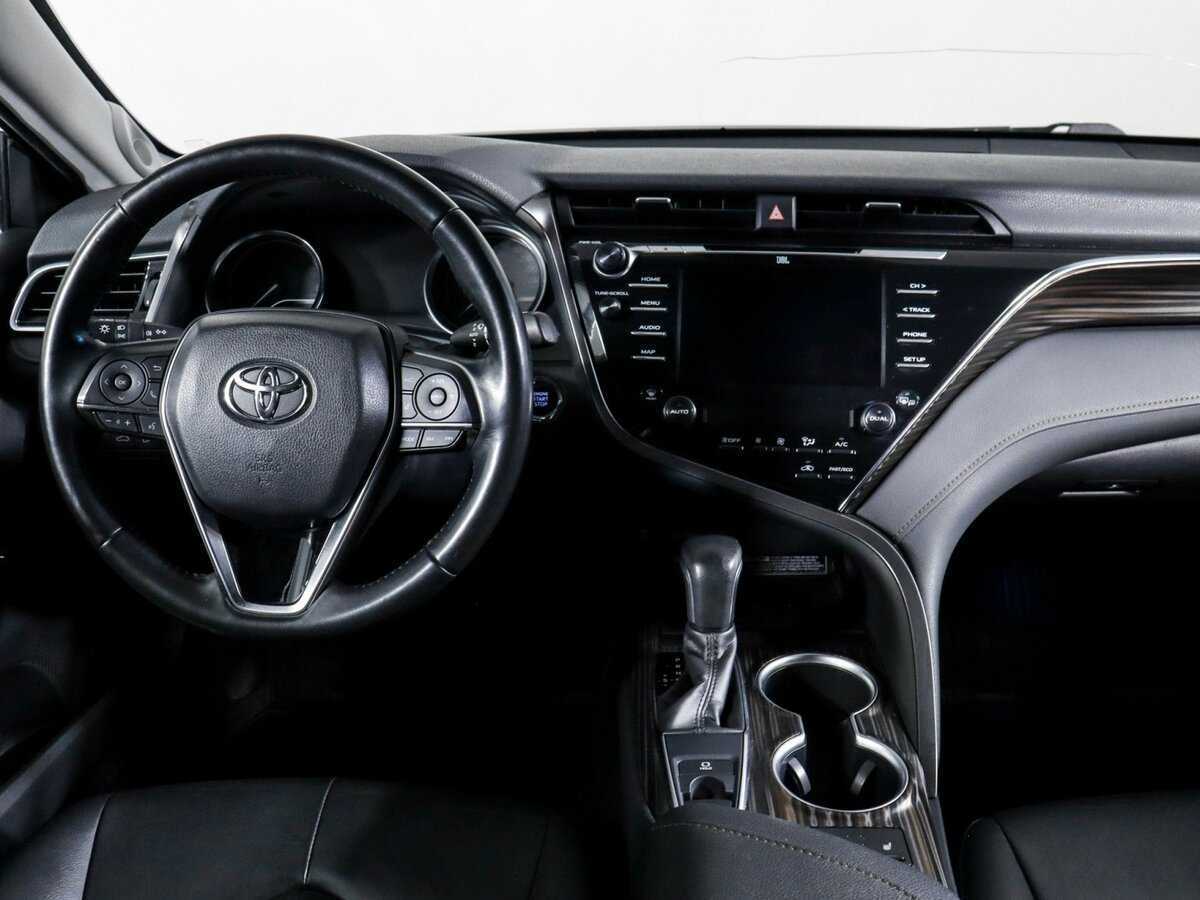 Toyota Camry с пробегом — 2018 год. Фото: #8