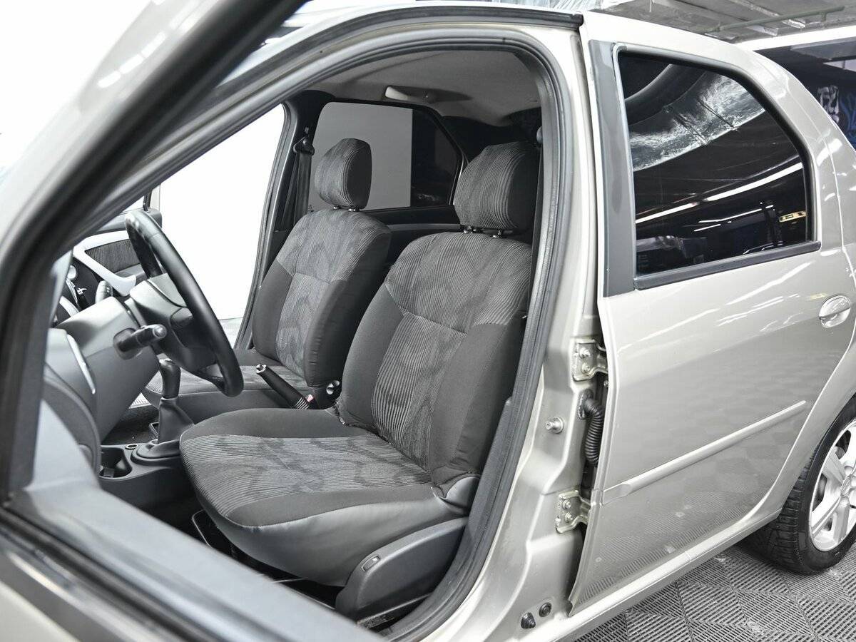 Renault Logan с пробегом — 2013 год. Фото: #5