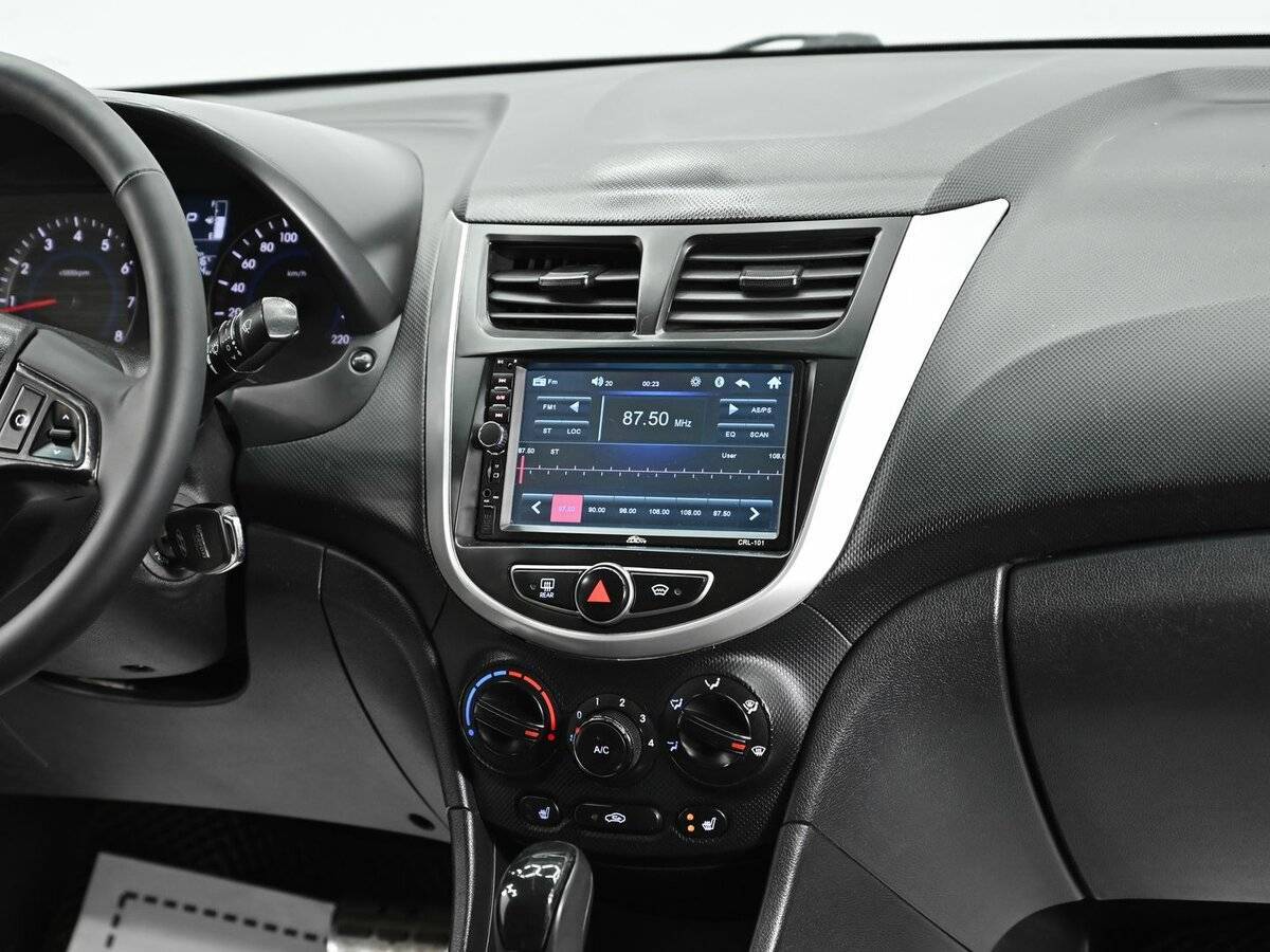 Hyundai Solaris с пробегом — 2014 год. Фото: #8