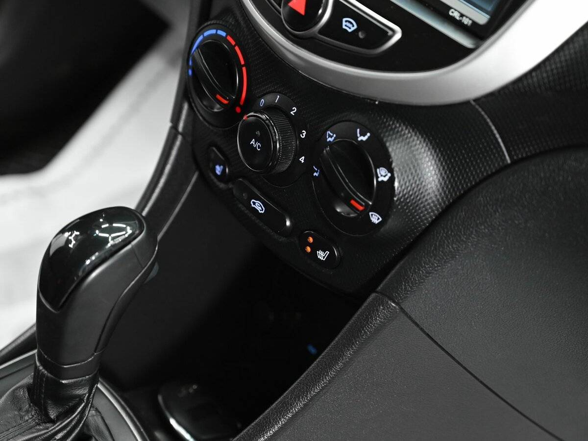 Hyundai Solaris с пробегом — 2014 год. Фото: #11