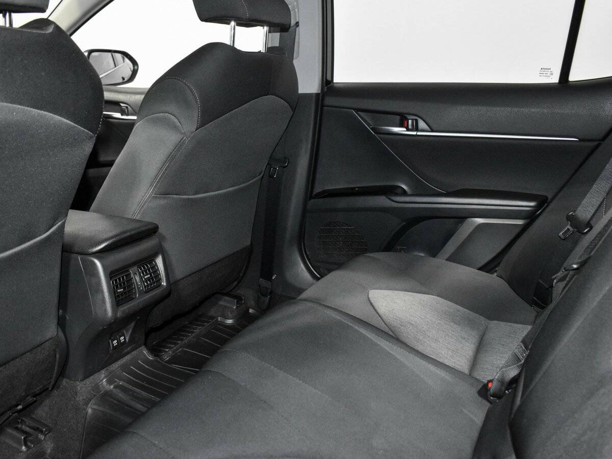 Toyota Camry с пробегом — 2019 год. Фото: #9