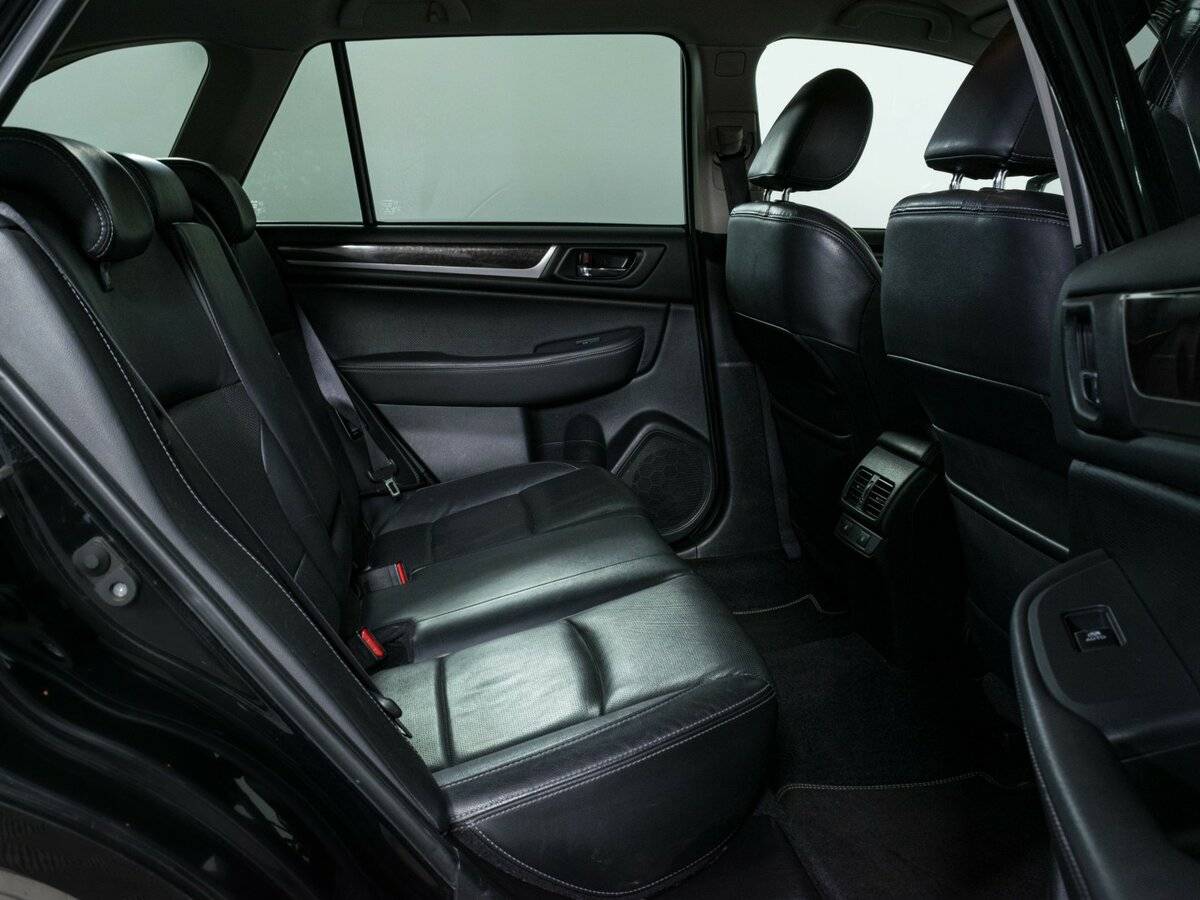 Subaru Outback с пробегом — 2015 год. Фото: #11