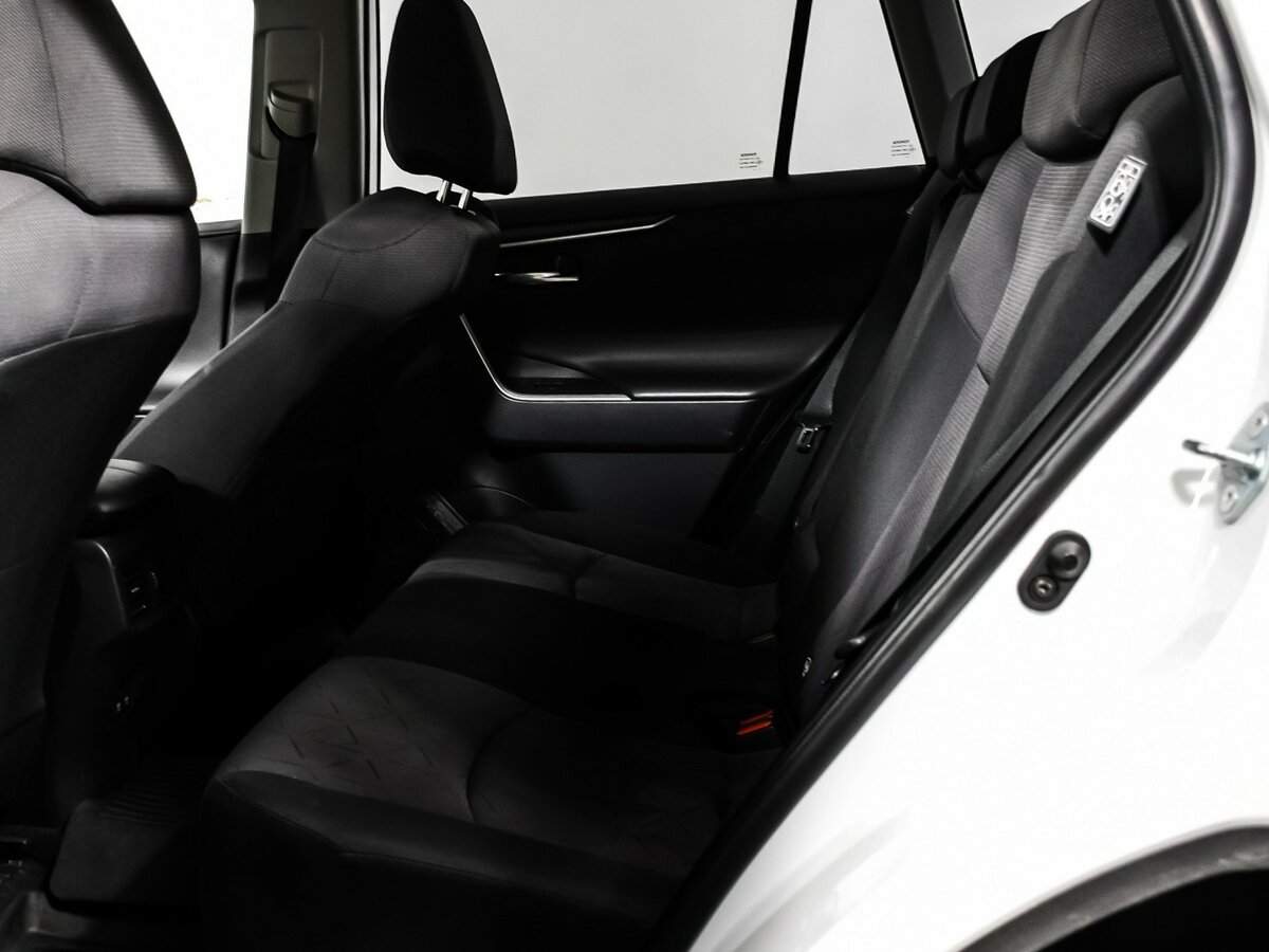Toyota RAV4 с пробегом — 2021 год. Фото: #13