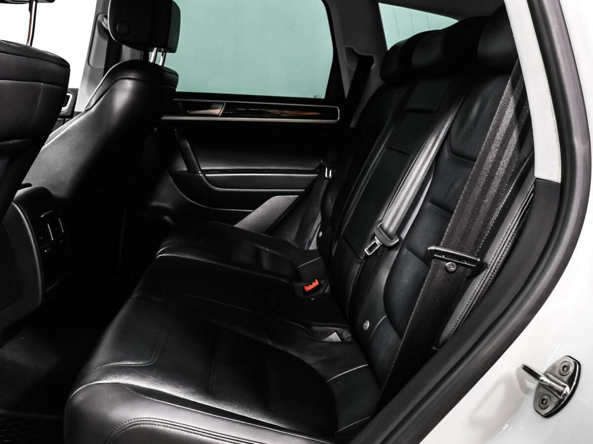 Volkswagen Touareg с пробегом — 2014 год. Фото: #12