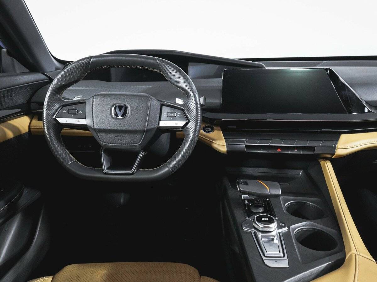 Changan UNI-V с пробегом — 2022 год. Фото: #8